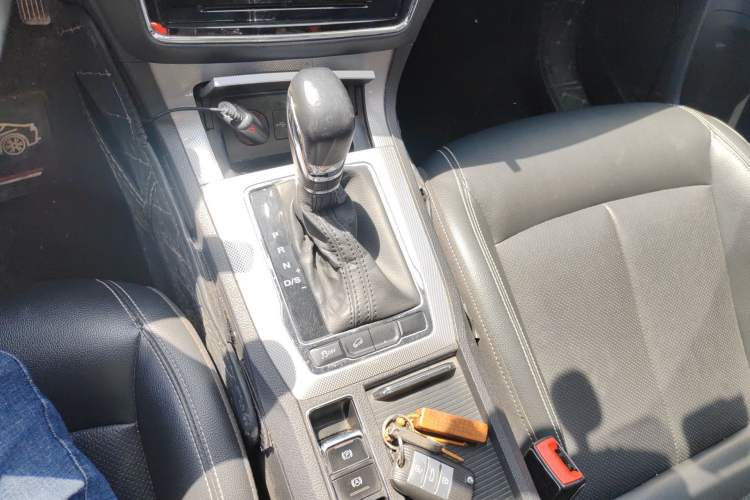 Used Roewe RX5 2018 20T Two-Wheel Drive Automatic Flagship Edition Gear Lever