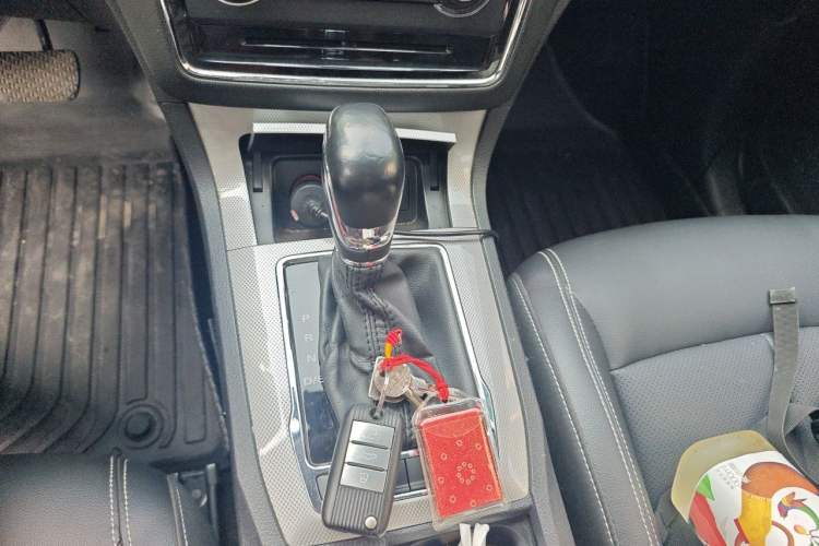 Used Roewe RX5 2018 20T Two-Wheel Drive Automatic Flagship Edition Gear Lever