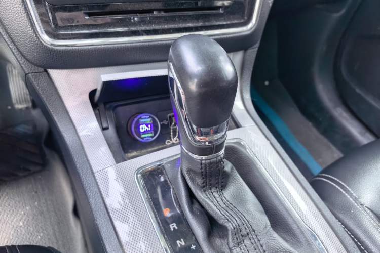 Used Roewe RX5 2018 20T Two-Wheel Drive Automatic Flagship Edition Gear Lever