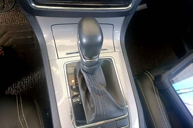 Used Roewe RX5 2018 20T Two-Wheel Drive Automatic Flagship Edition Gear Lever
