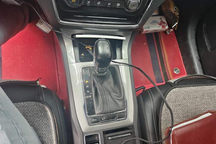 Used Roewe RX5 2018 20T Two-Wheel Drive Automatic Flagship Edition Gear Lever