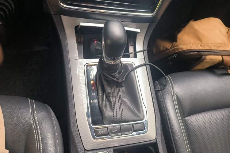 Used Roewe RX5 2018 20T Two-Wheel Drive Automatic Flagship Edition Gear Lever