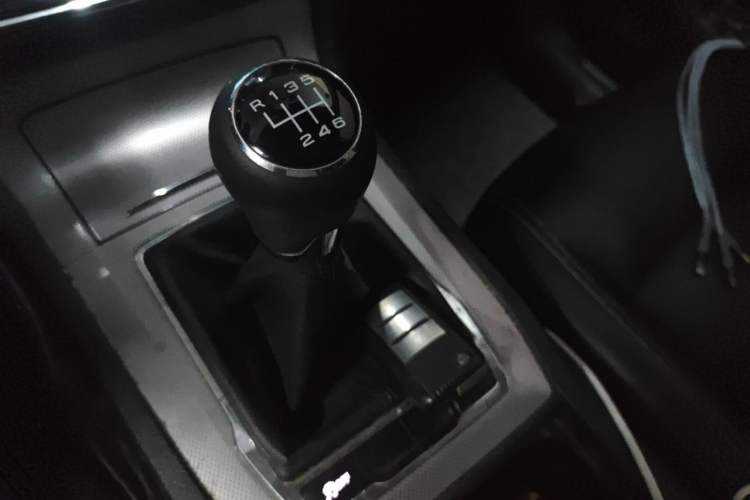 Used Roewe RX5 2018 20T Two-Wheel Drive Manual Internet Smart Edition Gear Lever