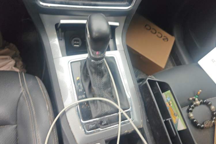 Used Roewe RX5 2018 20T Two-Wheel Drive Automatic Internet Smart Edition Gear Lever