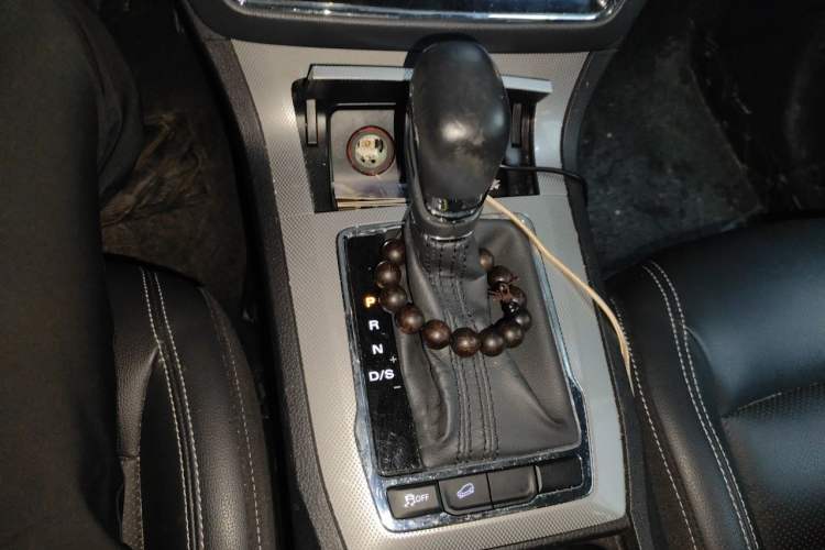 Used Roewe RX5 2018 20T Two-Wheel Drive Automatic Internet Smart Edition Gear Lever