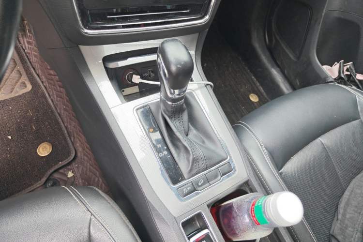Used Roewe RX5 2018 20T Two-Wheel Drive Automatic Flagship Edition Gear Lever