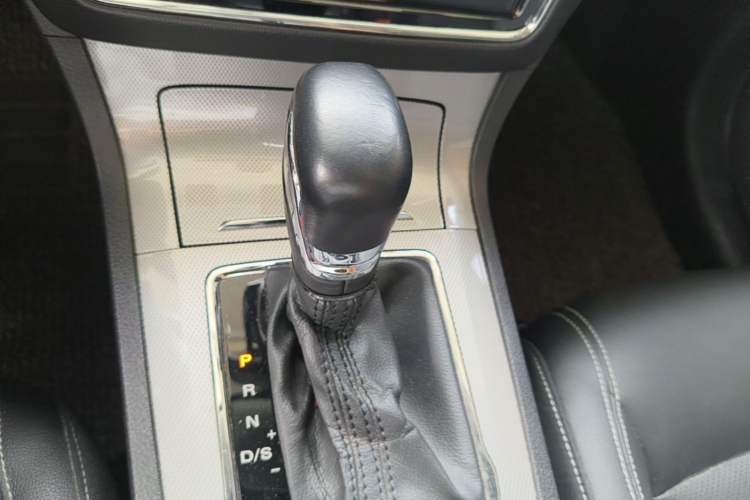 Used Roewe RX5 2018 20T Two-Wheel Drive Automatic Flagship Edition Gear Lever