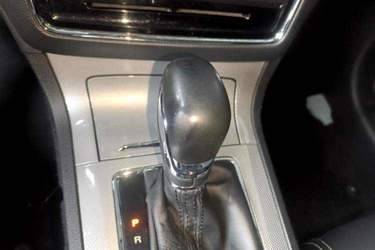 Used Roewe RX5 2018 20T Two-Wheel Drive Automatic Flagship Edition Gear Lever