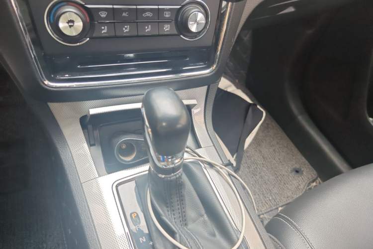 Used Roewe RX5 2018 20T Two-Wheel Drive Automatic Flagship Edition Gear Lever