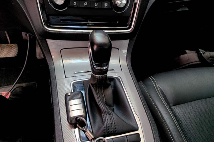 Used Roewe RX5 2018 20T Two-Wheel Drive Automatic Flagship Edition Gear Lever