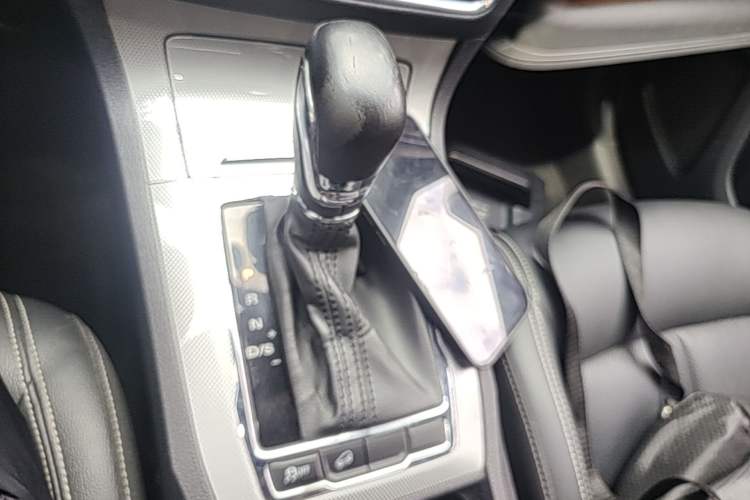 Used Roewe RX5 2018 20T Two-Wheel Drive Automatic Flagship Edition Gear Lever