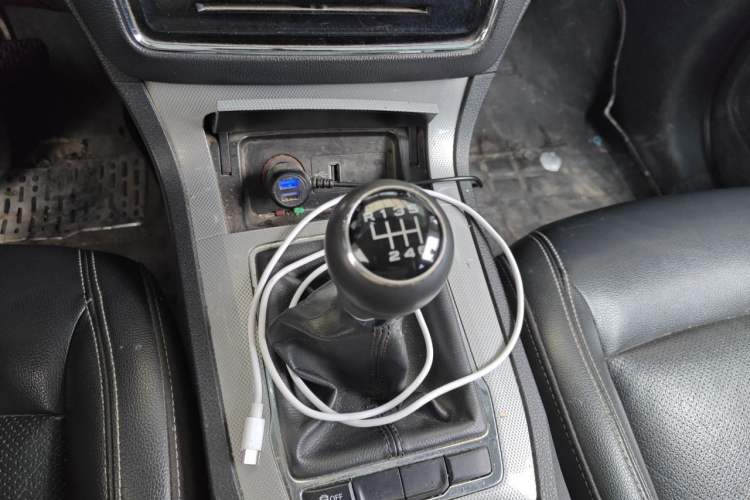 Used Roewe RX5 2018 20T Two-Wheel Drive Manual Flagship Edition Gear Lever