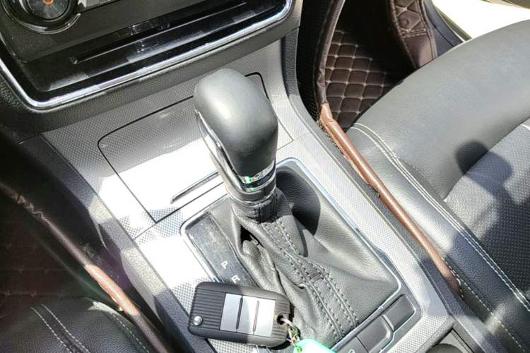 Used Roewe RX5 2018 20T Two-Wheel Drive Automatic Flagship Edition Gear Lever