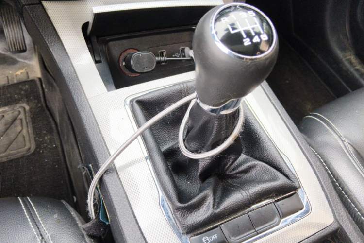 Used Roewe RX5 2018 20T Two-Wheel Drive Manual Internet Smart Edition Gear Lever