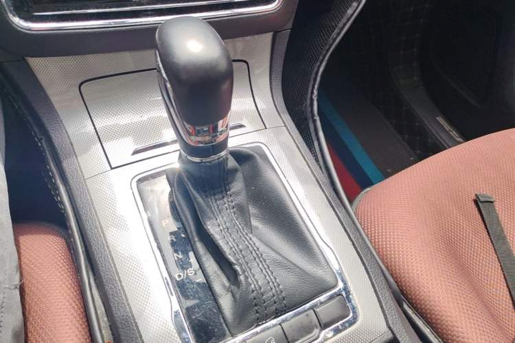 Used Roewe RX5 2018 20T Two-Wheel Drive Automatic Flagship Edition Gear Lever