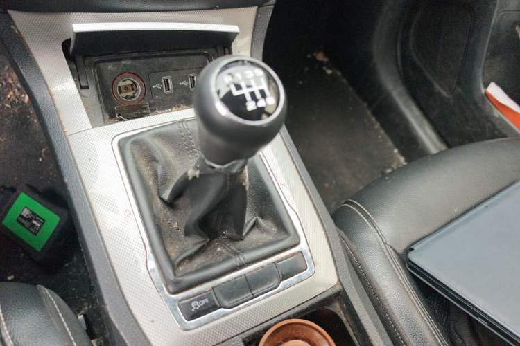 Used Roewe RX5 2018 20T Two-Wheel Drive Manual Internet Smart Edition Gear Lever