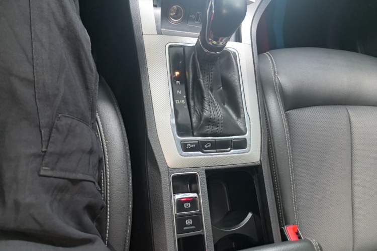 Used Roewe RX5 2018 20T Two-Wheel Drive Automatic Internet Smart Edition Gear Lever