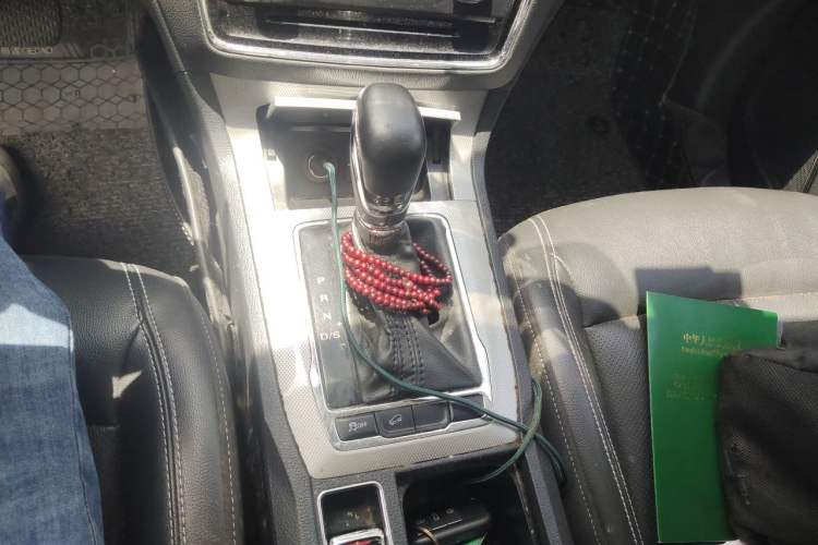Used Roewe RX5 2018 20T Two-Wheel Drive Automatic Flagship Edition Gear Lever