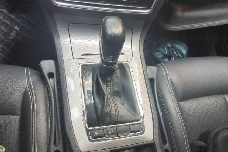 Used Roewe RX5 2018 20T Two-Wheel Drive Automatic Flagship Edition Gear Lever