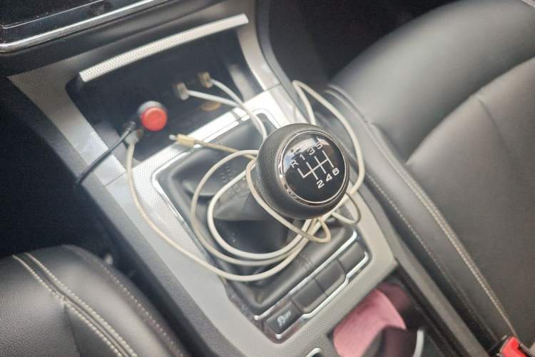 Used Roewe RX5 2018 20T Two-Wheel Drive Manual Internet Elite Edition Gear Lever