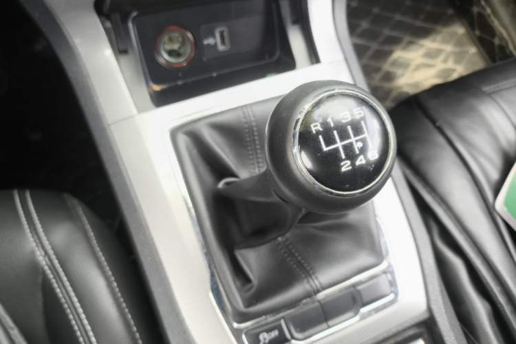 Used Roewe RX5 2018 20T Two-Wheel Drive Manual Flagship Edition Gear Lever