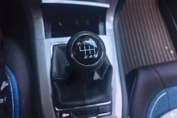 Used Roewe RX5 2018 20T Two-Wheel Drive Manual Internet Elite Edition Gear Lever