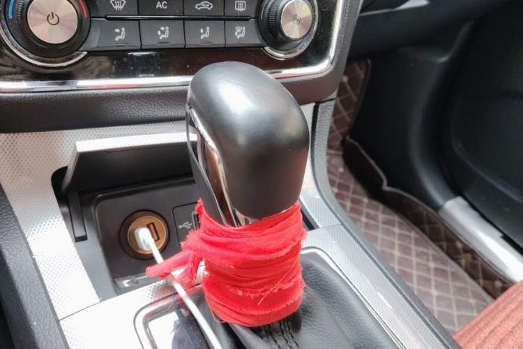 Used Roewe RX5 2018 20T Two-Wheel Drive Automatic Flagship Edition Gear Lever