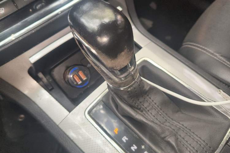 Used Roewe RX5 2018 20T Two-Wheel Drive Automatic Internet Smart Edition Gear Lever