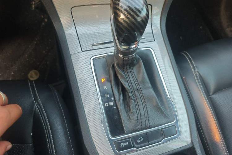 Used Roewe RX5 2018 20T Two-Wheel Drive Automatic Flagship Edition Gear Lever