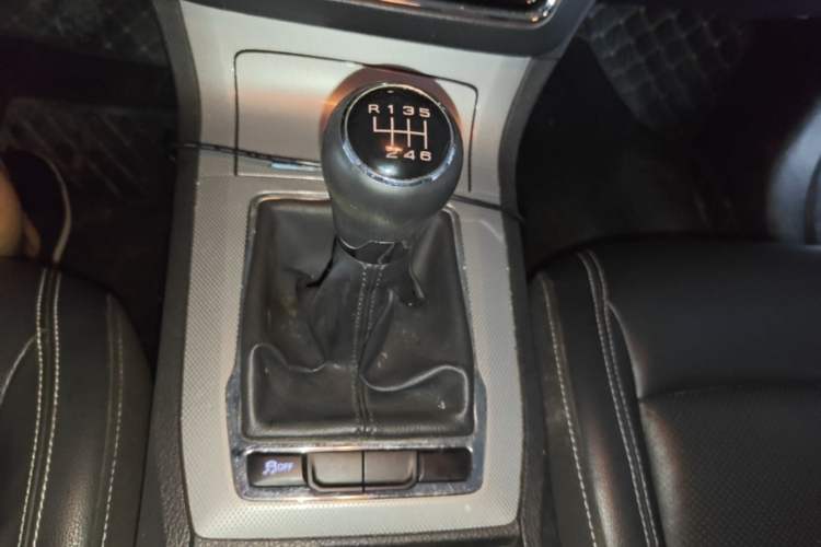Used Roewe RX5 2018 20T Two-Wheel Drive Manual Flagship Edition Gear Lever