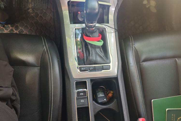 Used Roewe RX5 2018 20T Two-Wheel Drive Automatic Internet Smart Luxury Edition Gear Lever