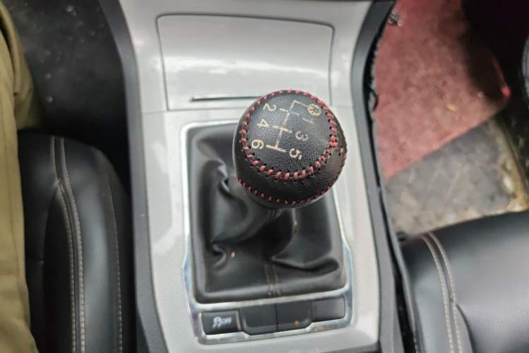 Used Roewe RX5 2018 20T Two-Wheel Drive Manual Flagship Edition Gear Lever