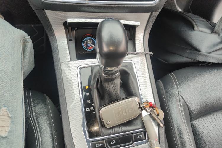 Used Roewe RX5 2018 30T Two-Wheel Drive Automatic Internet Smart Edition Gear Lever