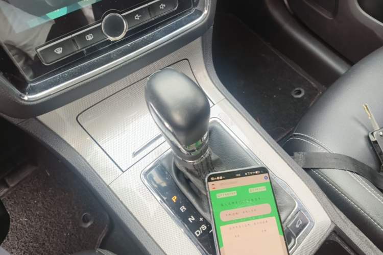 Used Roewe RX5 2018 20T Two-Wheel Drive Automatic Internet Smart Edition Gear Lever