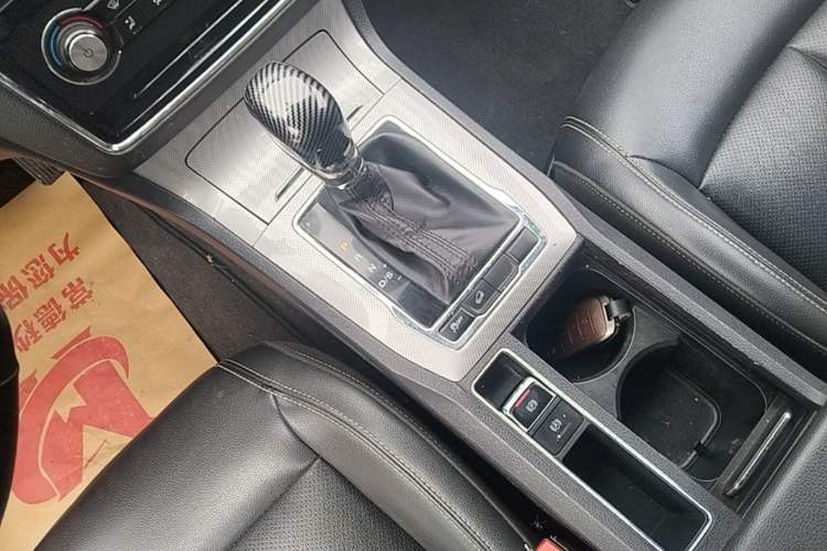 Used Roewe RX5 2018 20T Two-Wheel Drive Automatic Flagship Edition Gear Lever