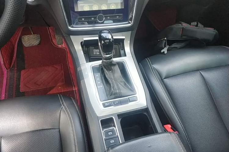 Used Roewe RX5 2018 20T Two-Wheel Drive Automatic Internet Smart Edition Gear Lever