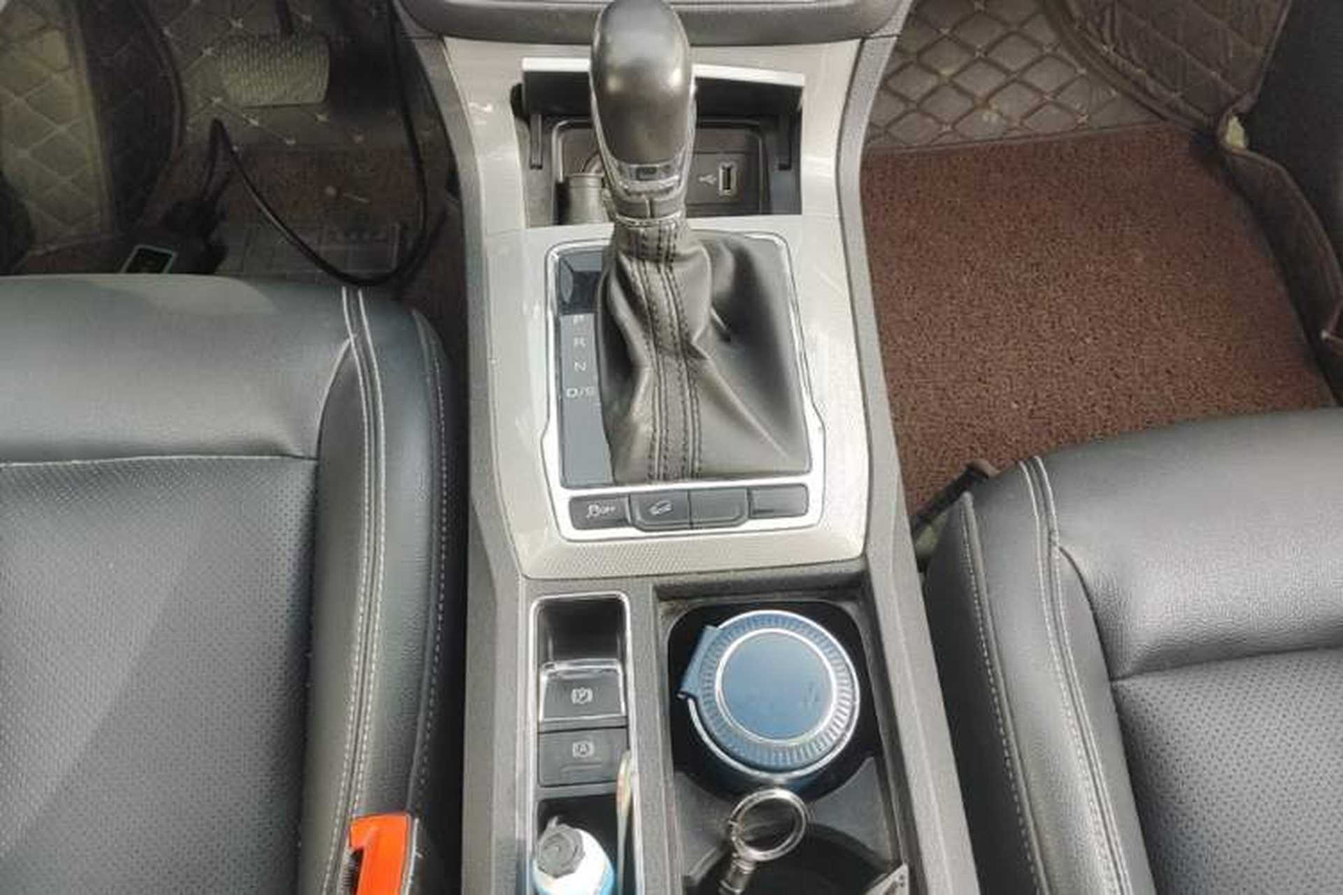Used Roewe RX5 2018 20T Two-Wheel Drive Automatic Internet Smart Edition Gear Lever