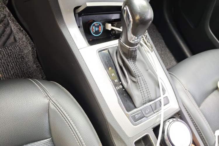 Used Roewe RX5 2018 20T Two-Wheel Drive Automatic Flagship Edition Gear Lever