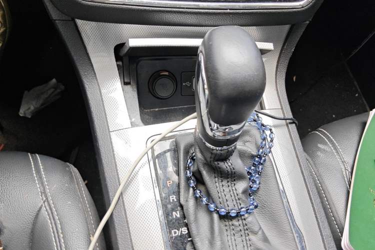 Used Roewe RX5 2018 20T Two-Wheel Drive Automatic Internet Smart Edition Gear Lever