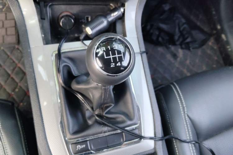 Used Roewe RX5 2018 20T Two-Wheel Drive Manual Internet Smart Edition Gear Lever