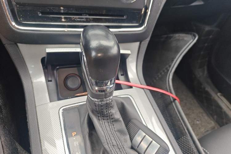 Used Roewe RX5 2018 20T Two-Wheel Drive Automatic Flagship Edition Gear Lever