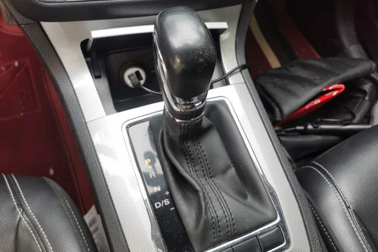 Used Roewe RX5 2018 20T Two-Wheel Drive Automatic Flagship Edition Gear Lever