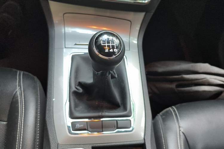 Used Roewe RX5 2018 20T Two-Wheel Drive Manual Flagship Edition Gear Lever