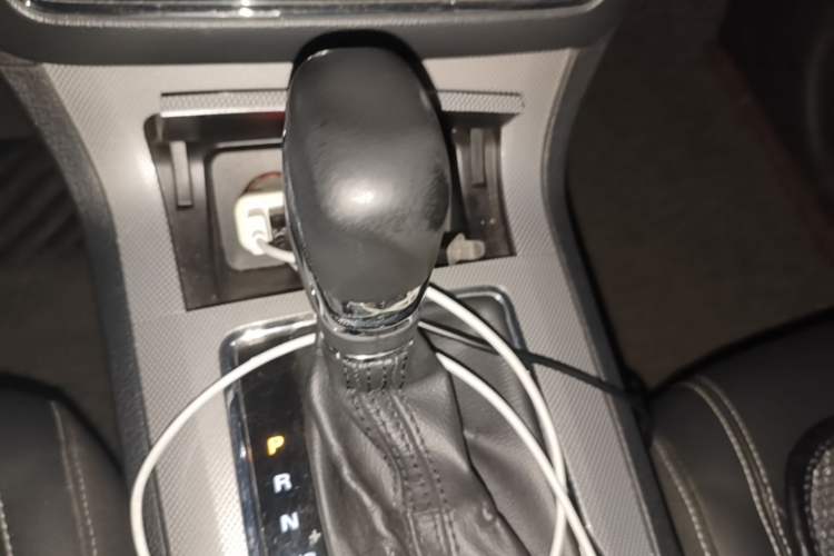 Used Roewe RX5 2018 20T Two-Wheel Drive Automatic Flagship Edition Gear Lever