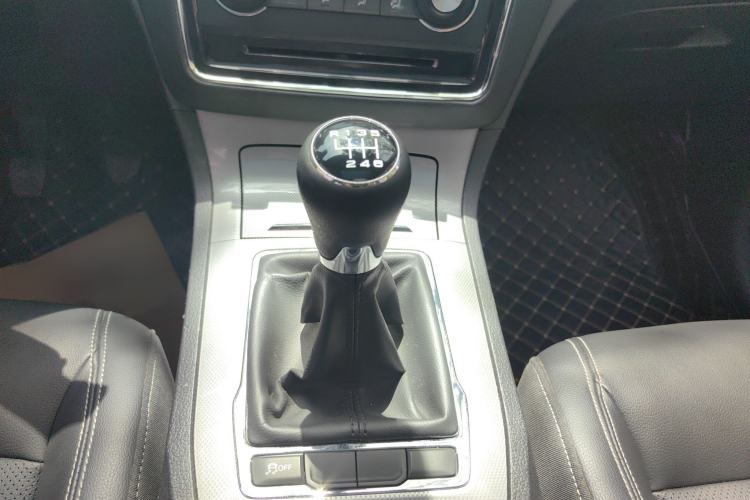 Used Roewe RX5 2018 20T Two-Wheel Drive Manual Flagship Edition Gear Lever