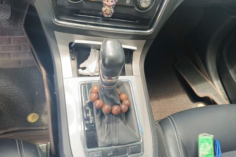 Used Roewe RX5 2018 20T Two-Wheel Drive Automatic Flagship Edition Gear Lever