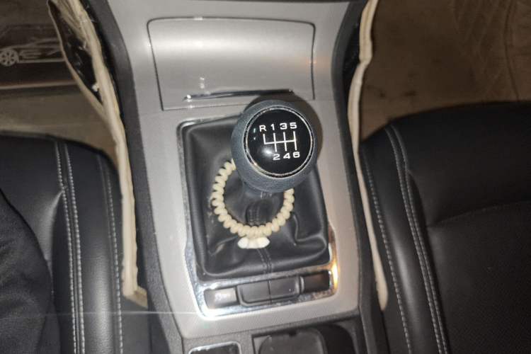 Used Roewe RX5 2018 20T Two-Wheel Drive Manual Flagship Edition Gear Lever
