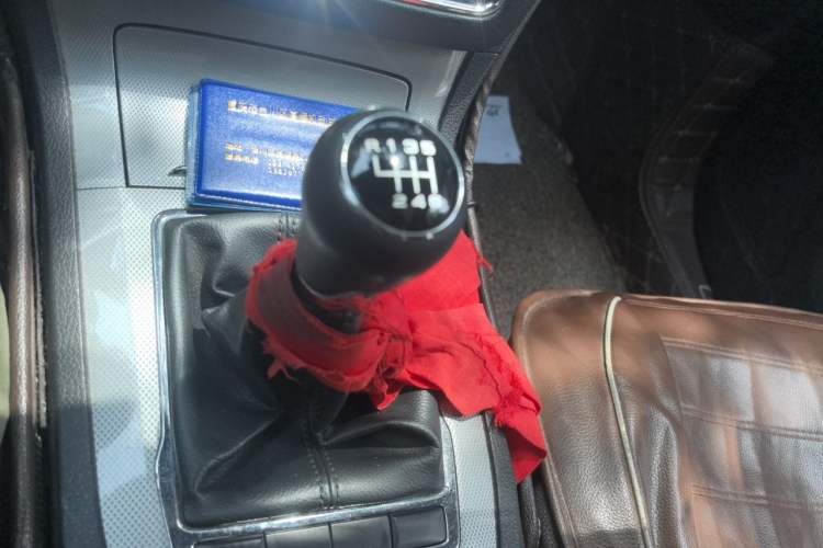 Used Roewe RX5 2018 20T Two-Wheel Drive Manual Internet Smart Edition Gear Lever