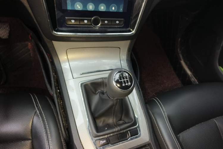 Used Roewe RX5 2018 20T Two-Wheel Drive Manual Internet Elite Edition Gear Lever