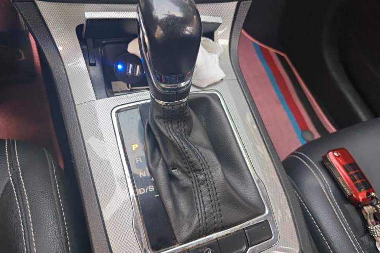 Used Roewe RX5 2018 20T Two-Wheel Drive Automatic Flagship Edition Gear Lever